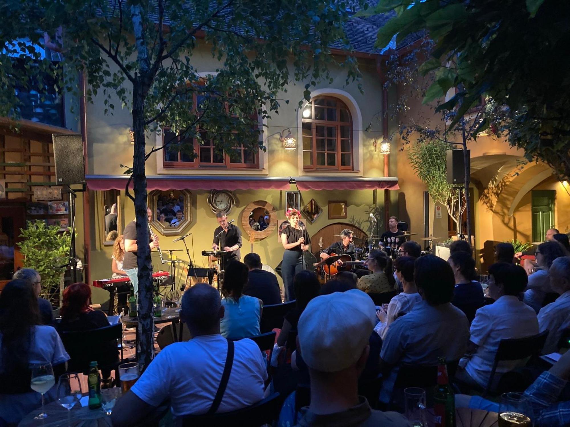 Muzikafe - Home Of Culture Πτούι Εξωτερικό φωτογραφία
