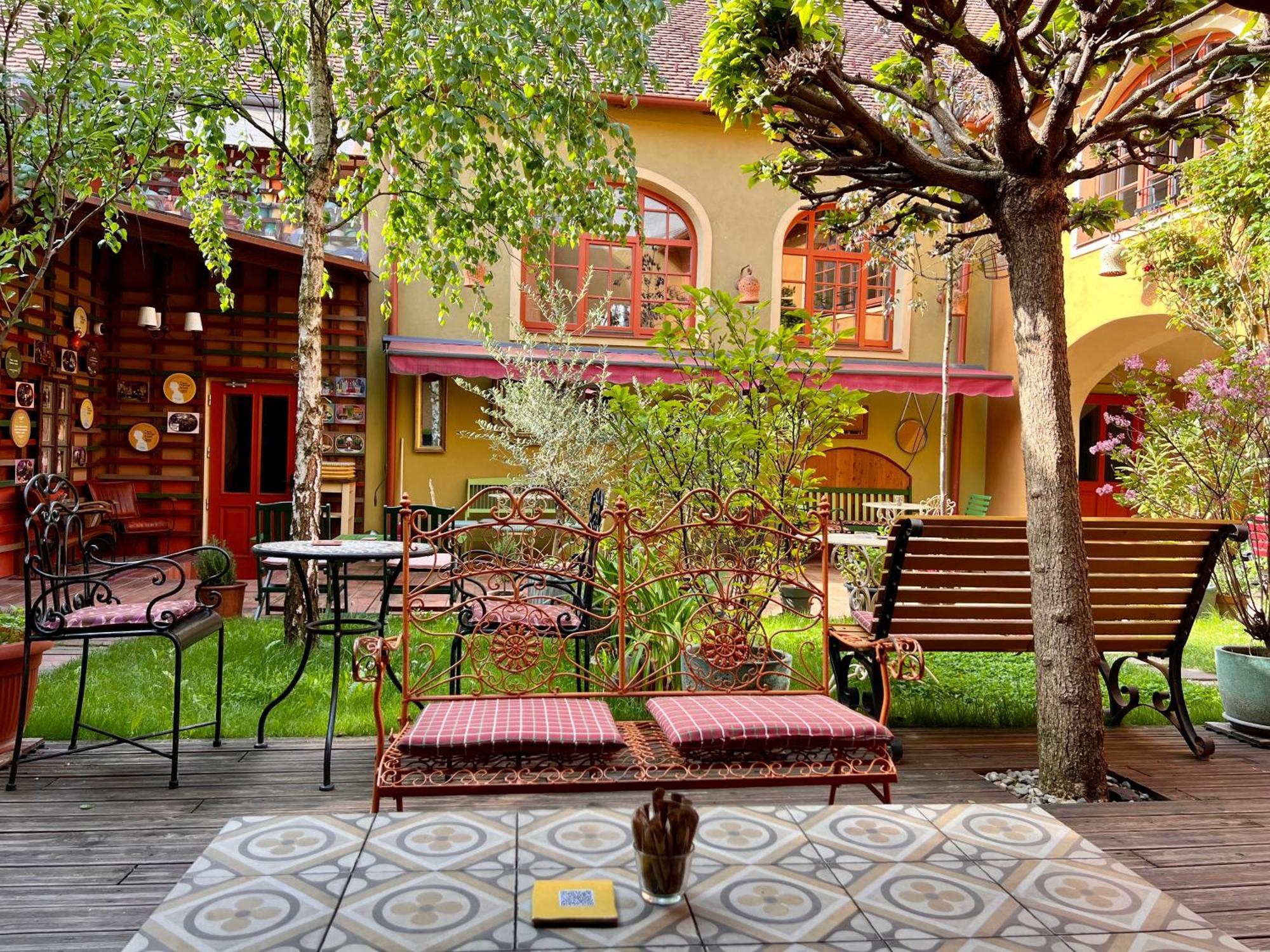 Muzikafe - Home Of Culture Πτούι Εξωτερικό φωτογραφία